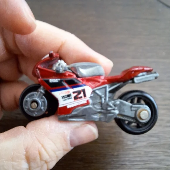 Lot Of 8 Cars Hot Wheels, Marvel, Batman, Sonic Various Dates - Picture 12 of 16